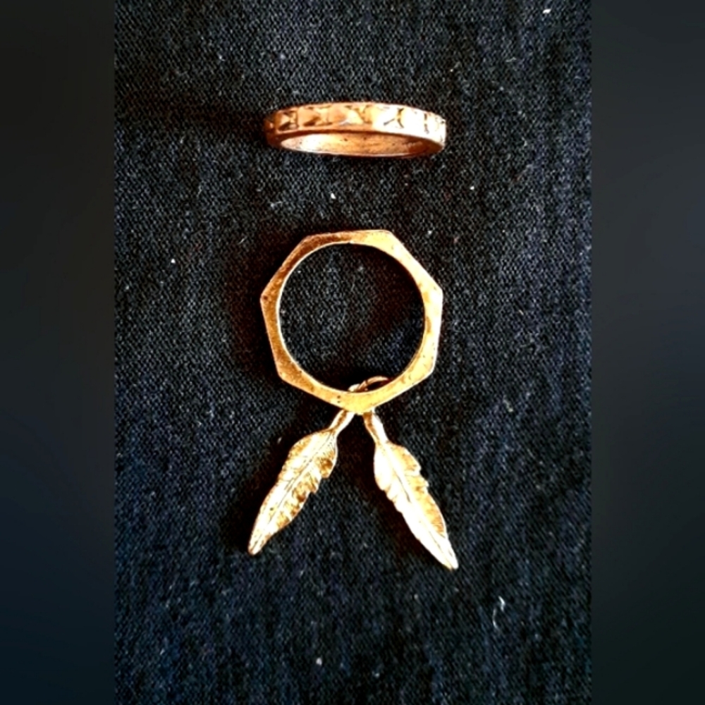 3/$20! Double ring set, hand-hammered feather and triangle design